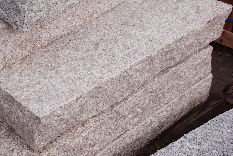 御影階段石 桜 二面ビシャン仕上げ | 造園資材館
