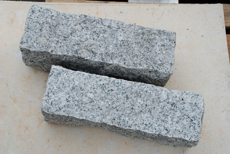 御影ピンコロ 白 割肌仕上げ | 造園資材館