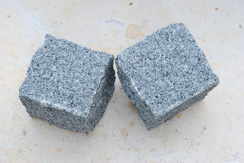 御影ピンコロ グレー 割肌仕上げ | 造園資材館