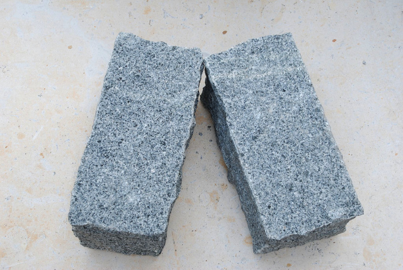 御影ピンコロ グレー 割肌仕上げ | 造園資材館