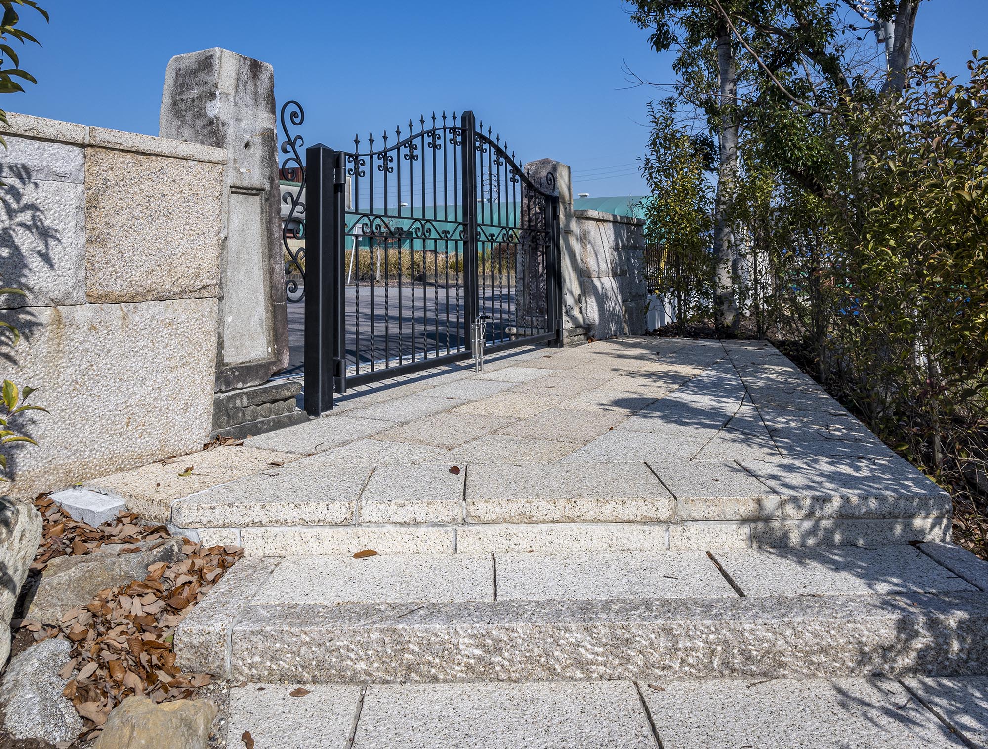 クワンストーン板石 錆 五面ノミギリ仕上げ | 造園資材館