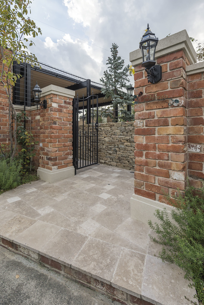 トラバーチン ホワイト タンブル仕上げ | 造園資材館