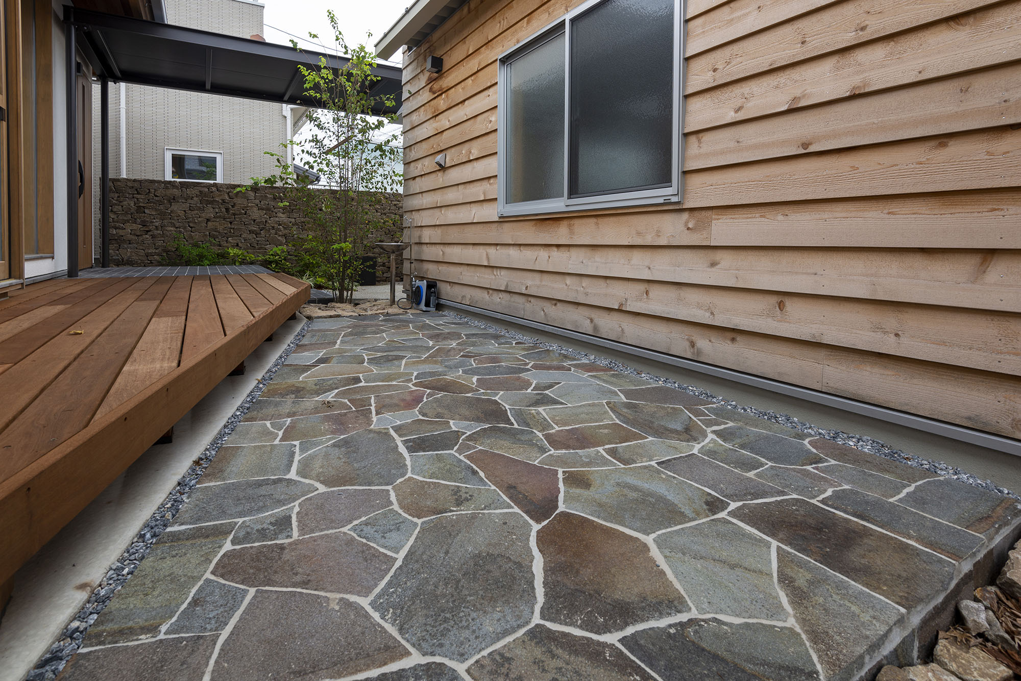 諏訪鉄平石 乱形 | 造園資材館