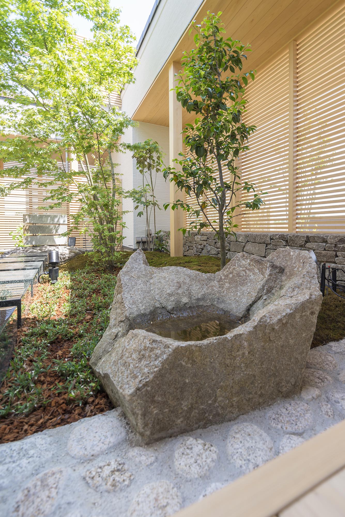 庵治水たまり石 | 造園資材館